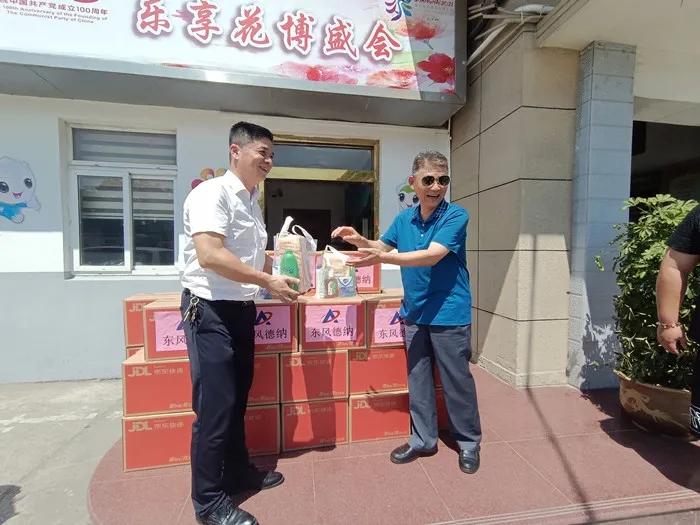 東風(fēng)德納車橋開展“關(guān)愛駕駛員 慰問送一線”活動(dòng)，致敬烈日下最美“城市擺渡人”(圖4)